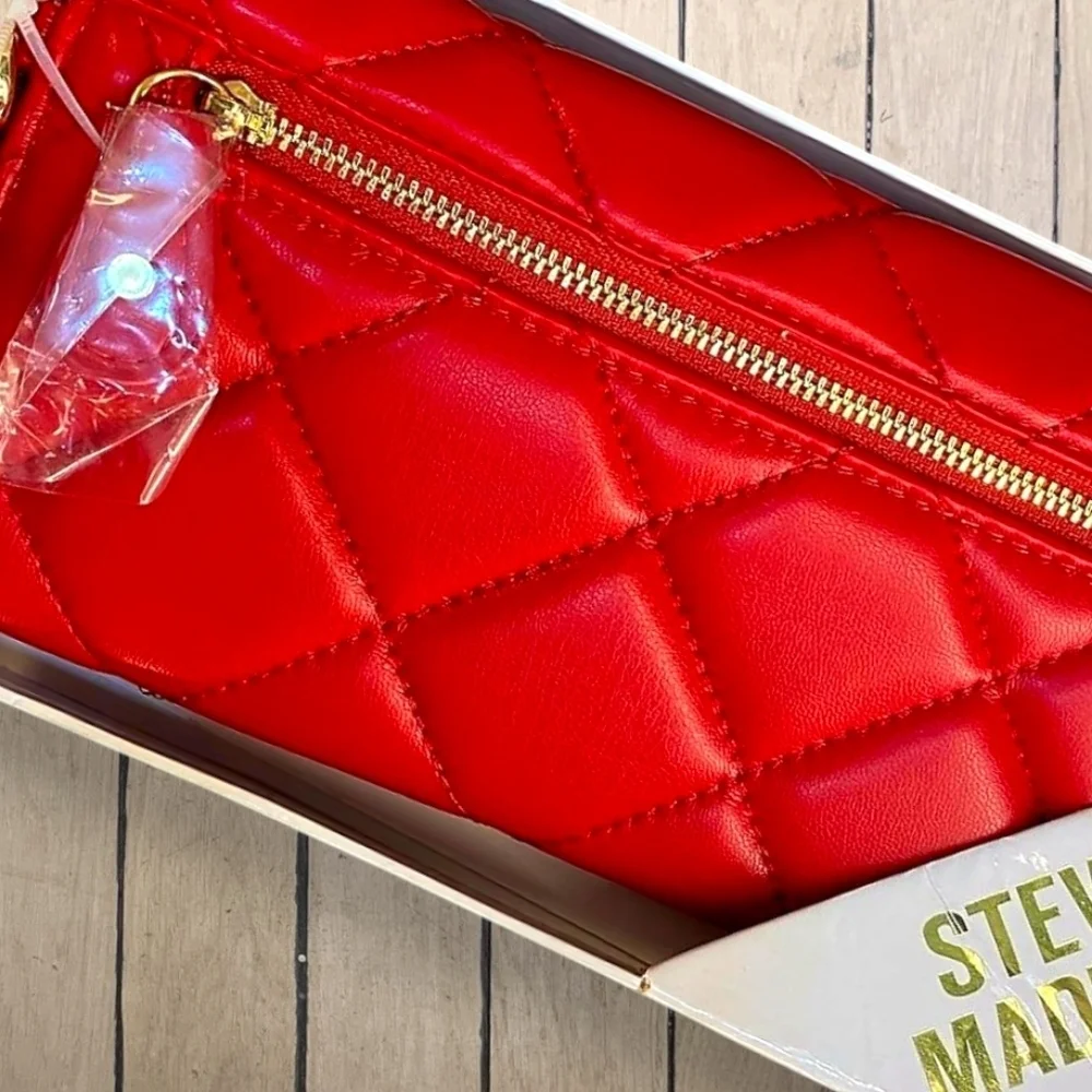STEVE MADDEN Quilted Chirstmas Edition